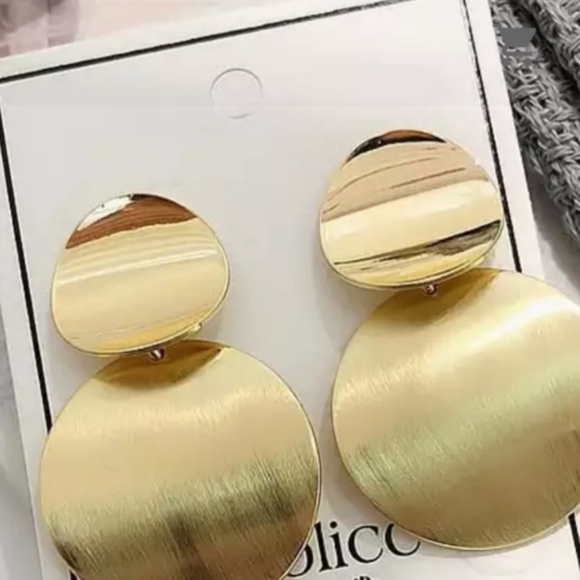 EARRINGS - Picture 1 of 1